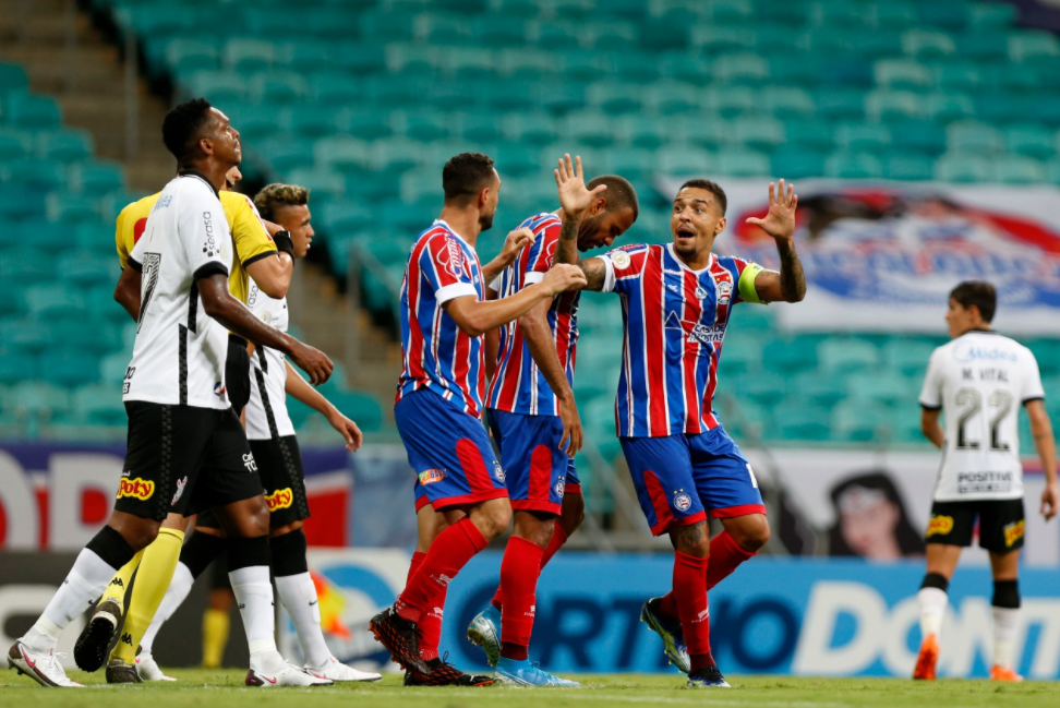 Corinthians perde para o Bahia e permanece em nono lugar