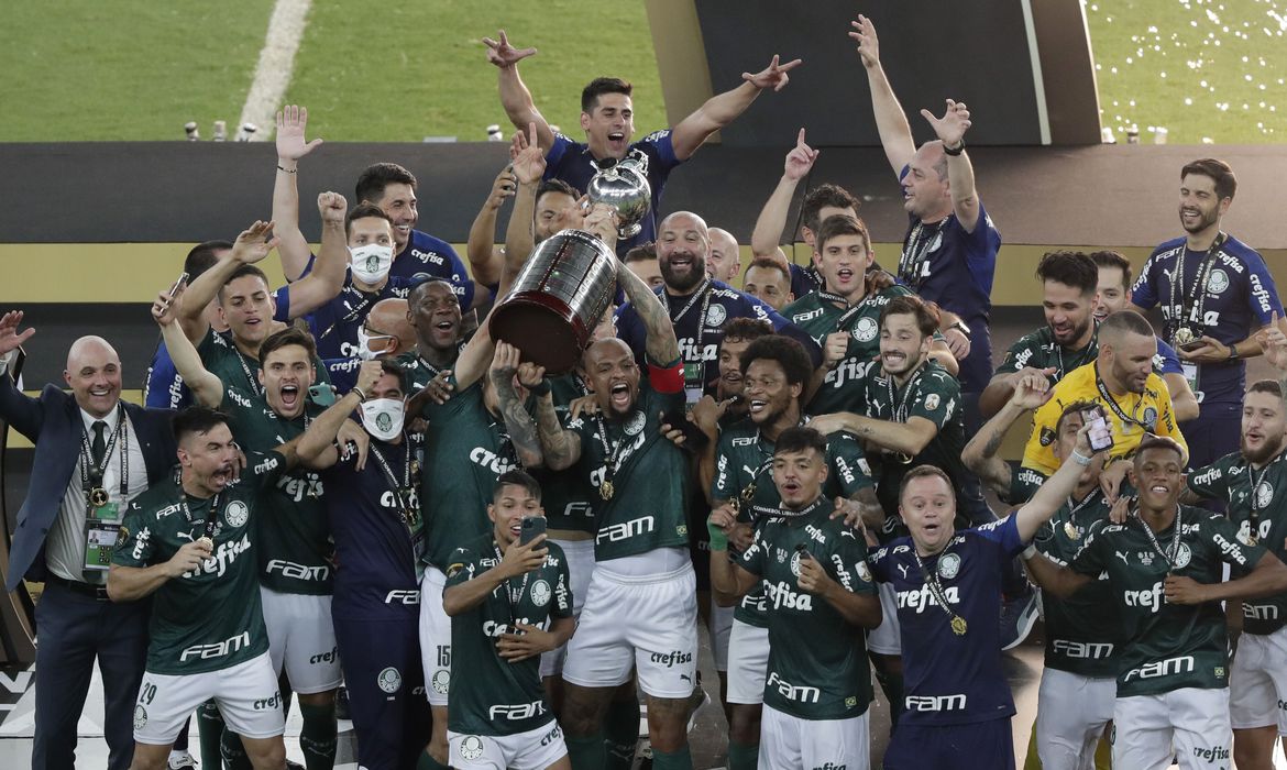 Palmeiras vence Santos com gol nos acréscimo e conquista Libertadores