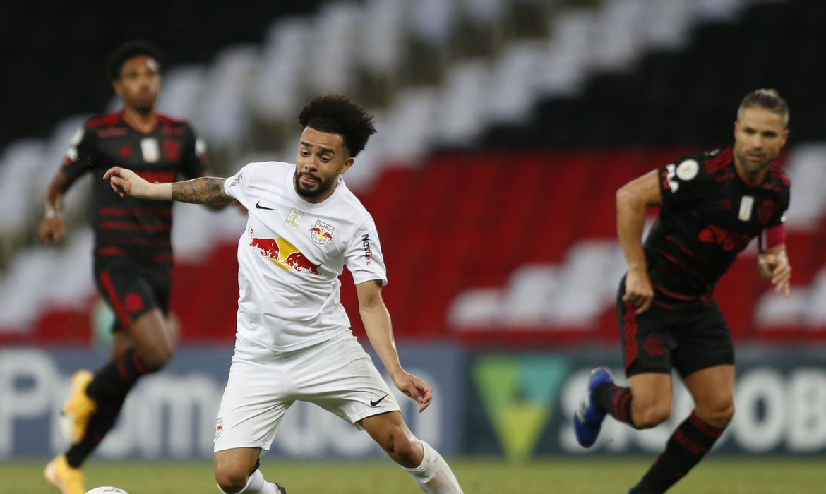 Em busca da ponta, Flamengo encara Bragantino em Campinas