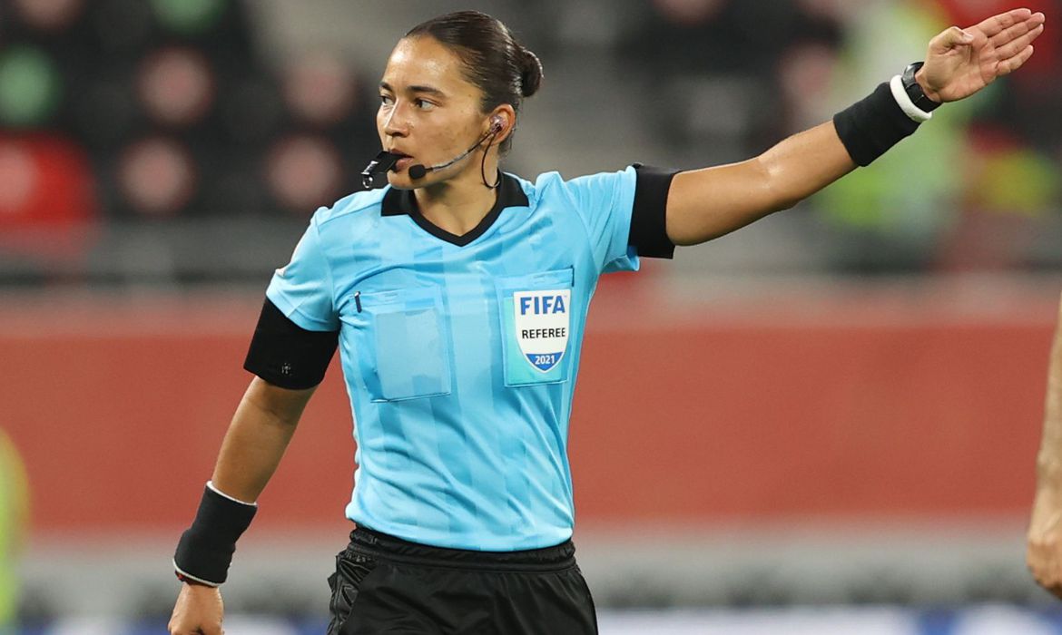 Edina Alves será primeira mulher a apitar Derby paulistano