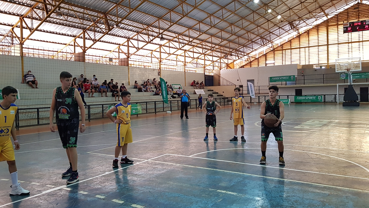 Mais de 400 atletas vão disputar as coletivas de 15 a 17 anos dos Jogos Escolares