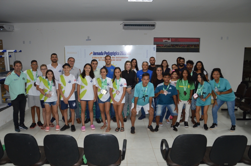 Atletas de Costa Rica recebem medalhas dos Jogos Escolares