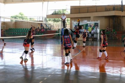 Três Lagoas chega à final com 3 equipes de voleibol nos Jogos Escolares