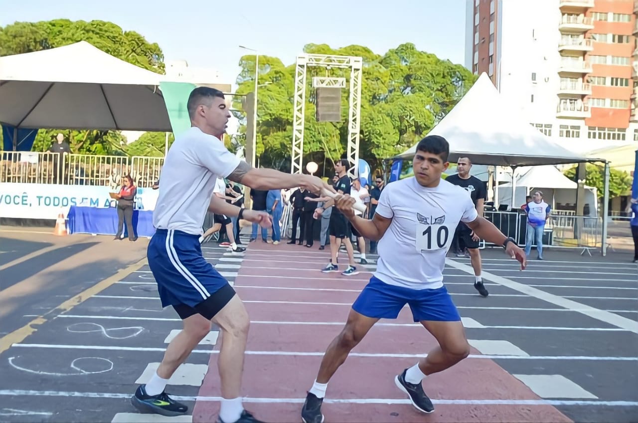 Atletas do comando militar do oeste são campeões da Corrida do Facho