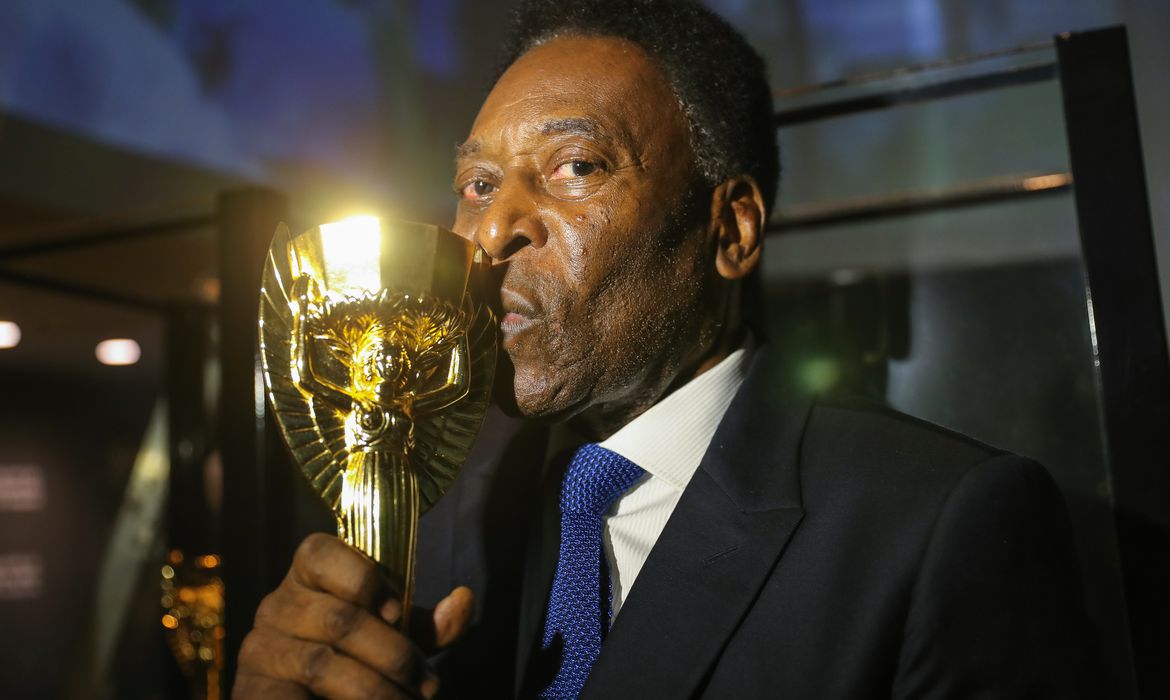 Ídolos do esporte prestam última homenagem a Pelé