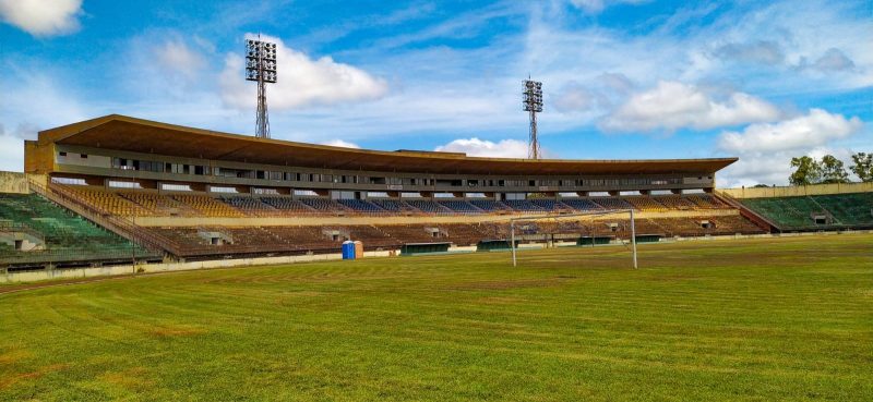 Após cinco anos, Douradão volta a ter público em jogos