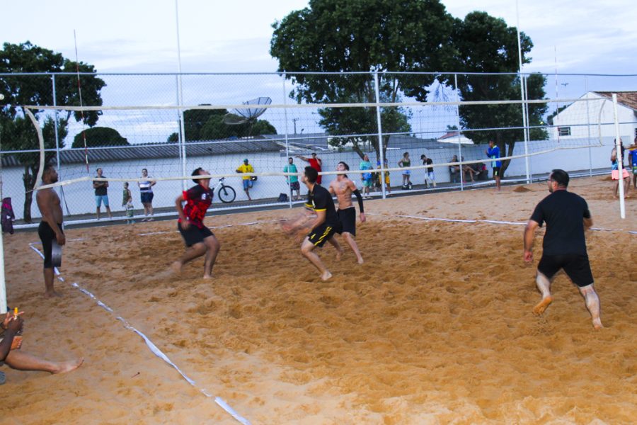 Torneio de vôlei de areia na Praça Poliesportiva de Paranaíba