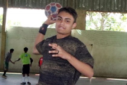 Três Lagoas abre novas vagas para aulas de handebol e beach tennis 
