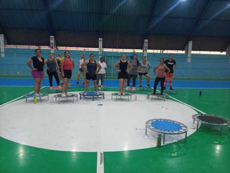 Aulas de Power Jump faz sucesso em Santa Rita do Pardo