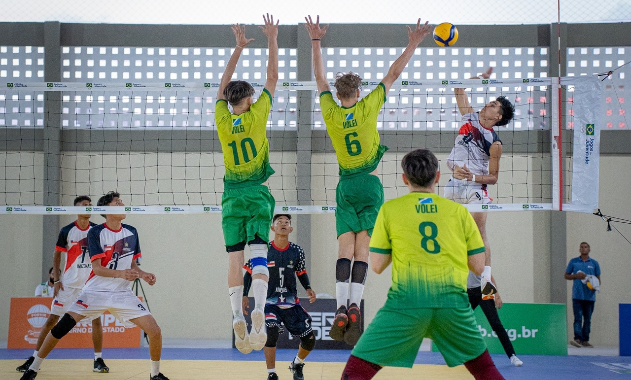 Nova Andradina recebe curso sobre atualizações de regras do voleibol
