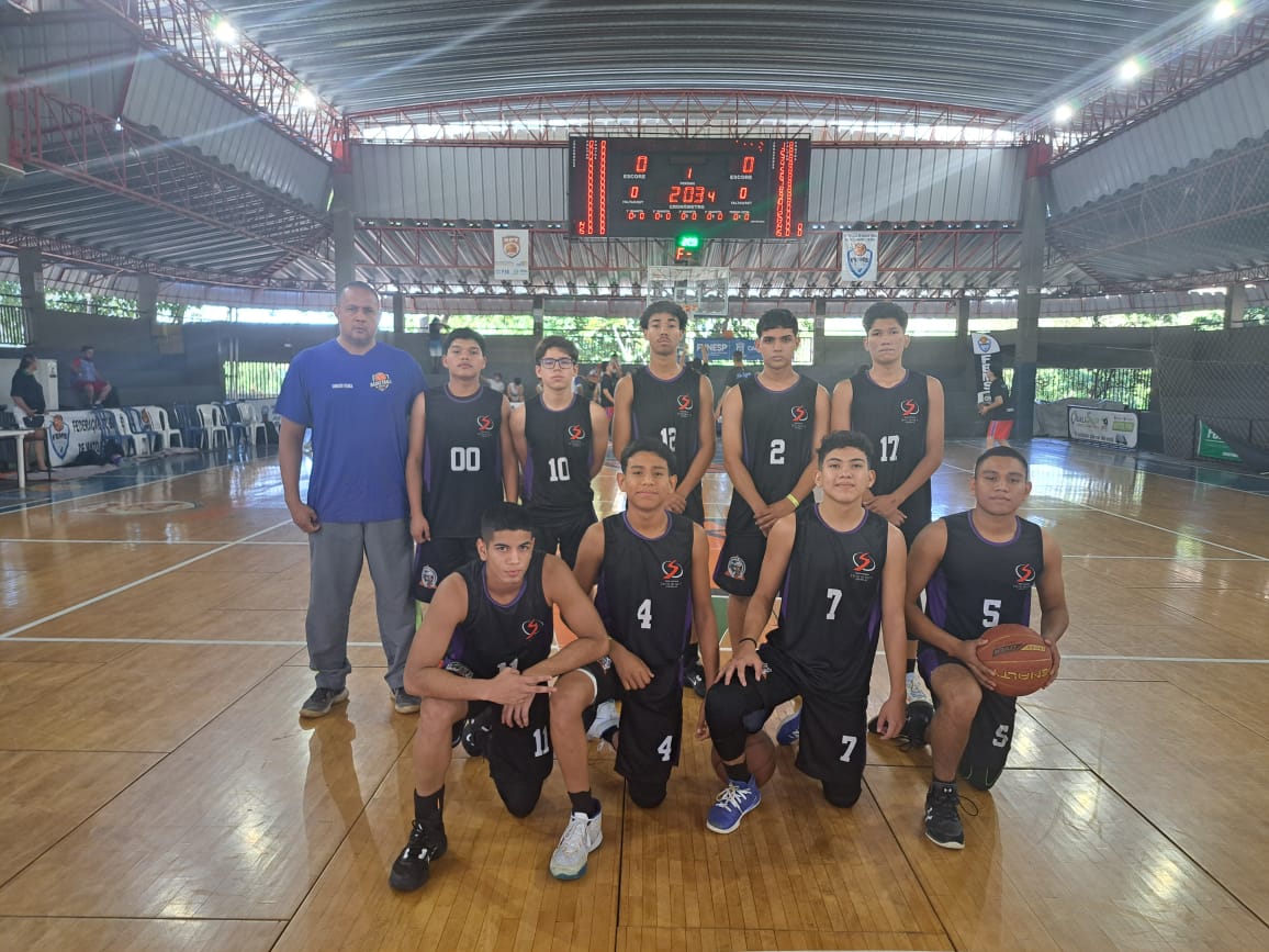 Equipe masculina de Corumbá - MS, ficou com o 1° lugar no campeonato de basquetebol