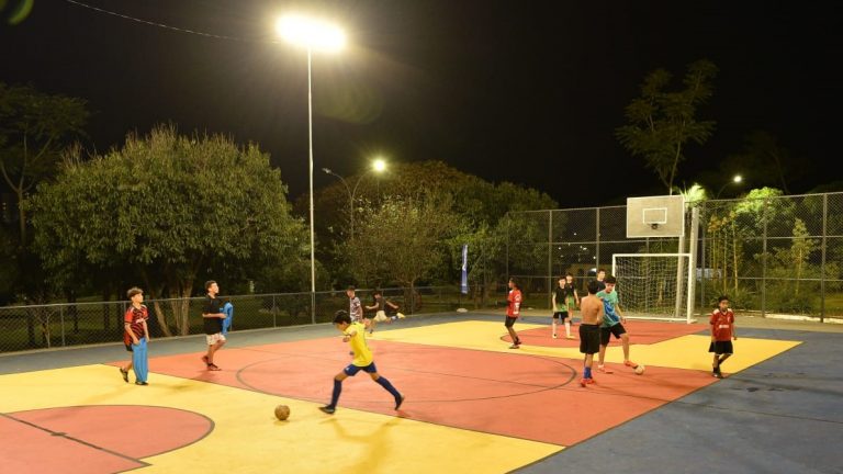 Prefeitura entrega revitalização da praça do Coophafé