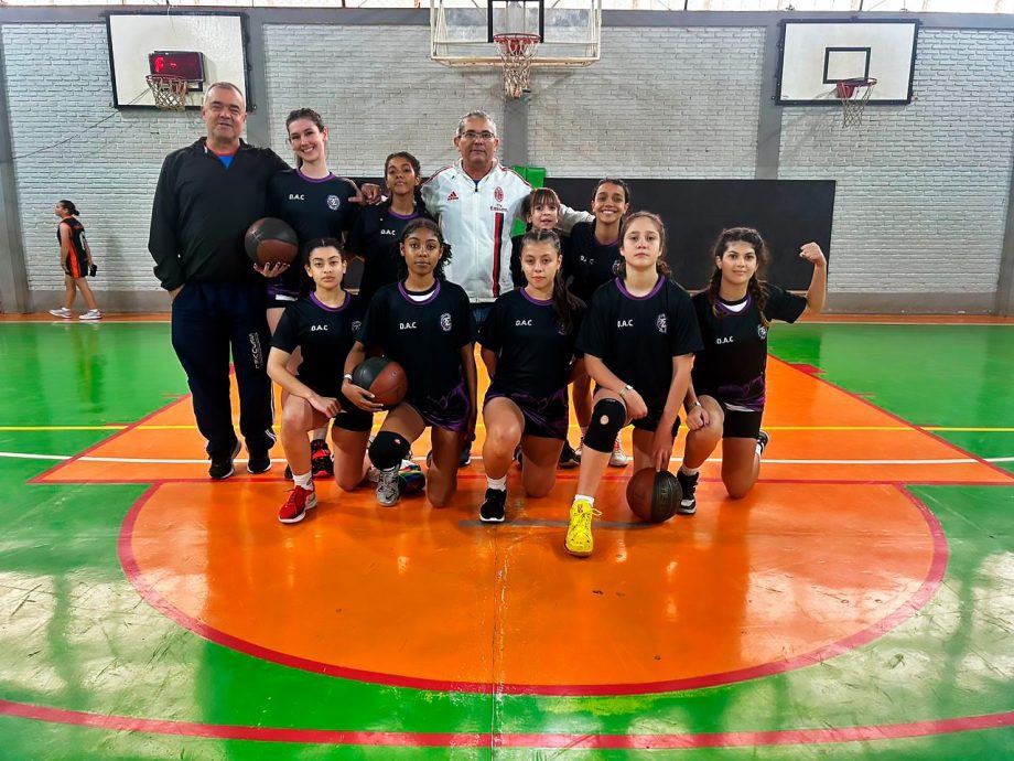 Times de TL estreiam com vitórias em Jogos de basquetebol e handebol