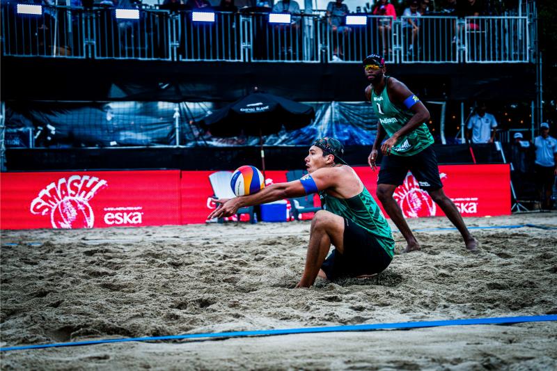 Evandro e Arthur terminam em quarto lugar no Circuito Mundial de vôlei de praia