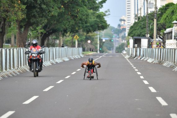 Atletas com deficiência vencem provas de 15 km da Corrida do Pantanal