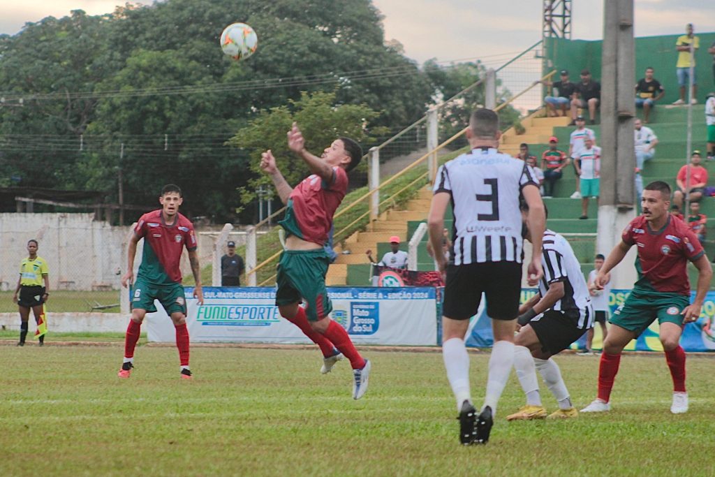 Portuguesa, com um a menos, segura empate com Operário em Sidrolândia