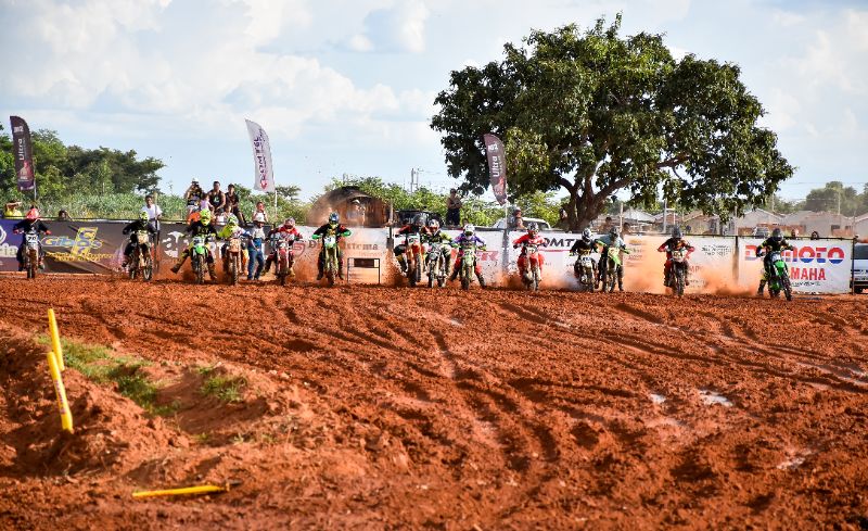 Competição de Velocross em Aquidauana reuniu centenas de pilotos