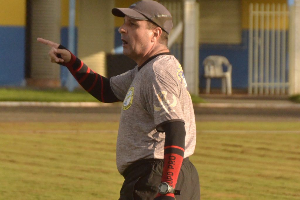 Após derrota no Brasileiro, Gian Rodrigues deixa comando do Costa Rica