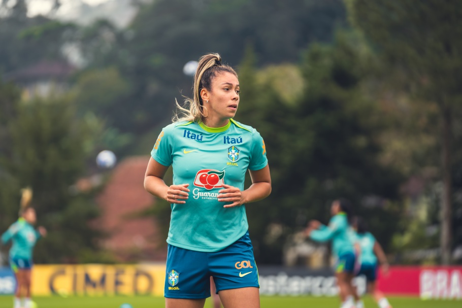 Priscila, goleadora em estreias, se diz pronta para ajudar a Seleção