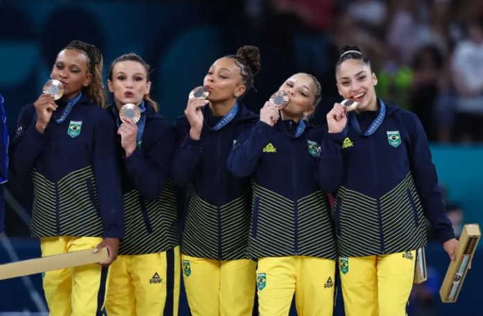 Equipe feminina conquista bronze na ginástica artística em Paris