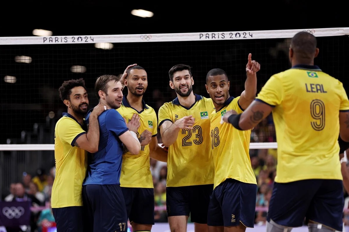 Vôlei masculino: Brasil vence Egito e se garante nas quartas em Paris