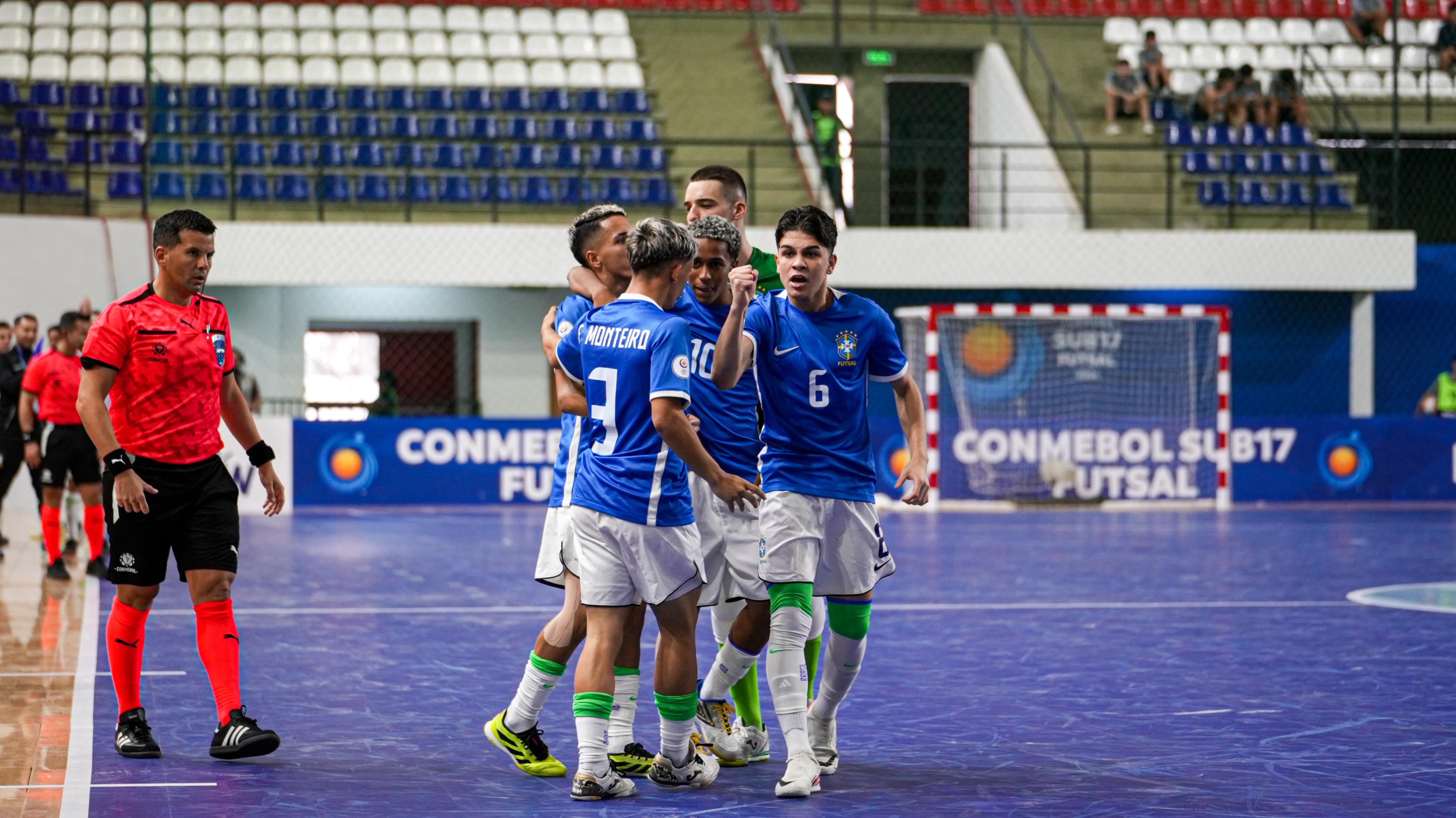 Seleção Sub-17 estreia com vitória no Sul-Americano de Futsal