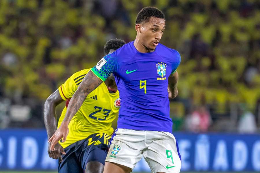 João Pedro é convocado por Dorival Júnior para jogos das Eliminatórias