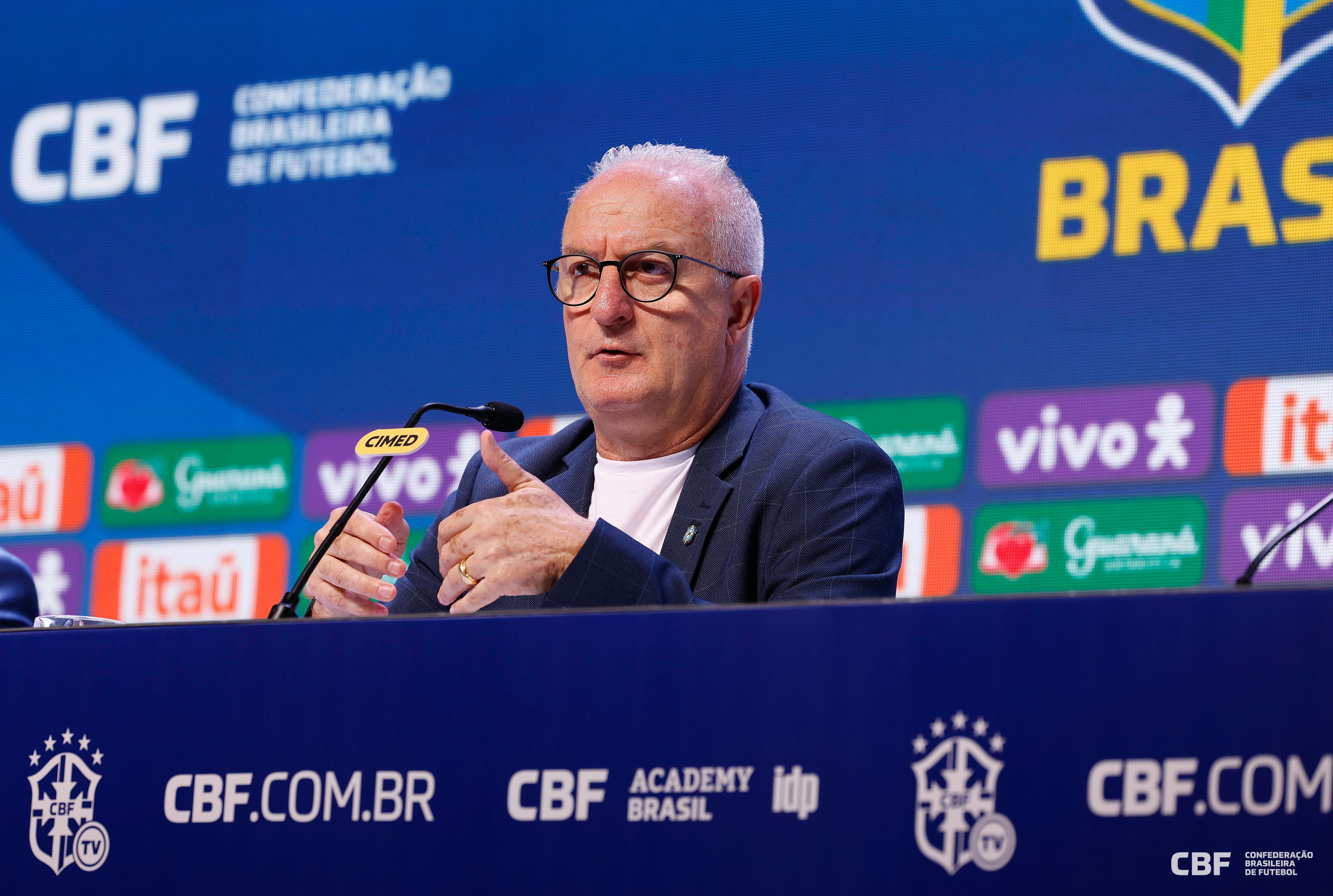 Dorival Jr. anuncia lista para jogos contra Venezuela e Uruguai