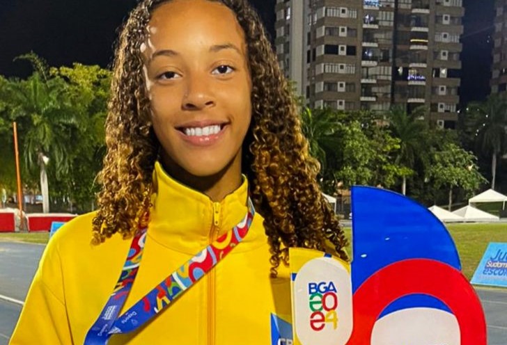 Maria Eduarda é campeã sul-americana no atletismo escolar na Colômbia