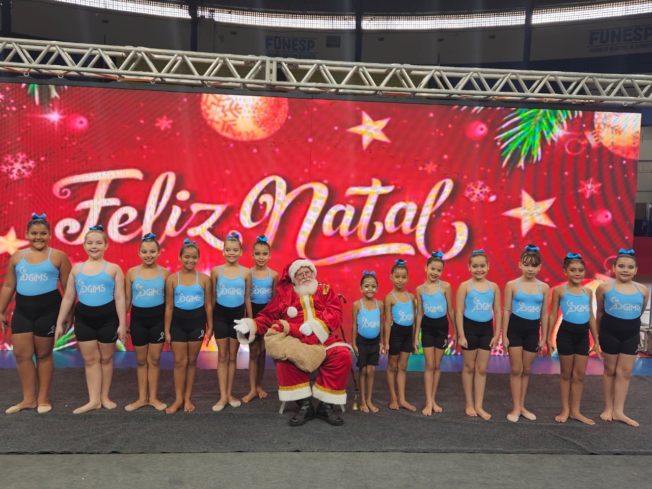 Brilho, emoção e talento marcam o encerramento das atividades de ginástica