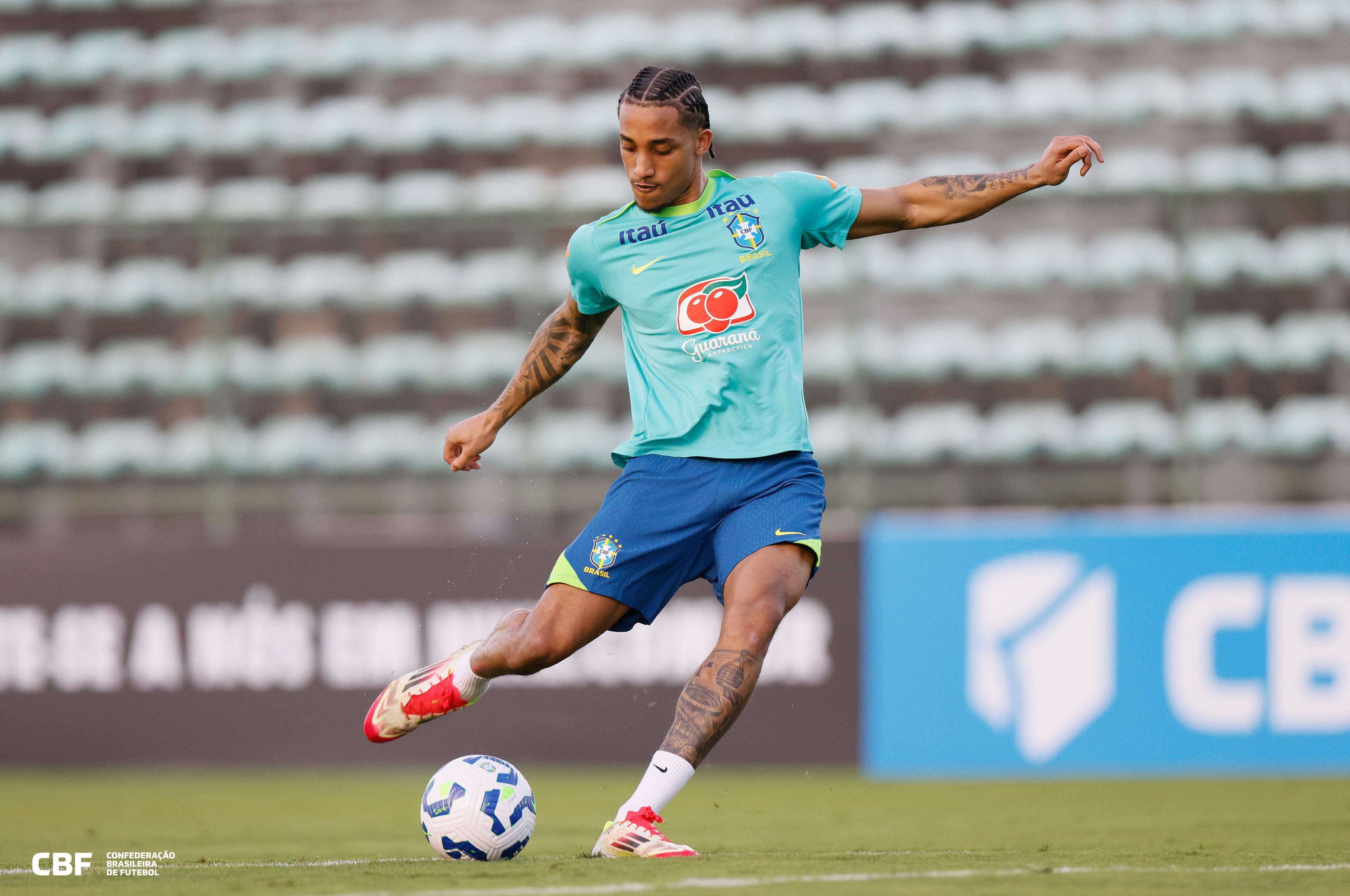 João Pedro: "Todos querem estar na Seleção neste momento"