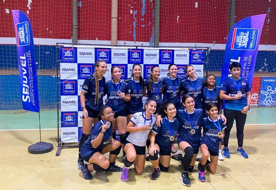 SESI é o campeão do vôlei feminino após vencer a E.E. Fernando Corrêa