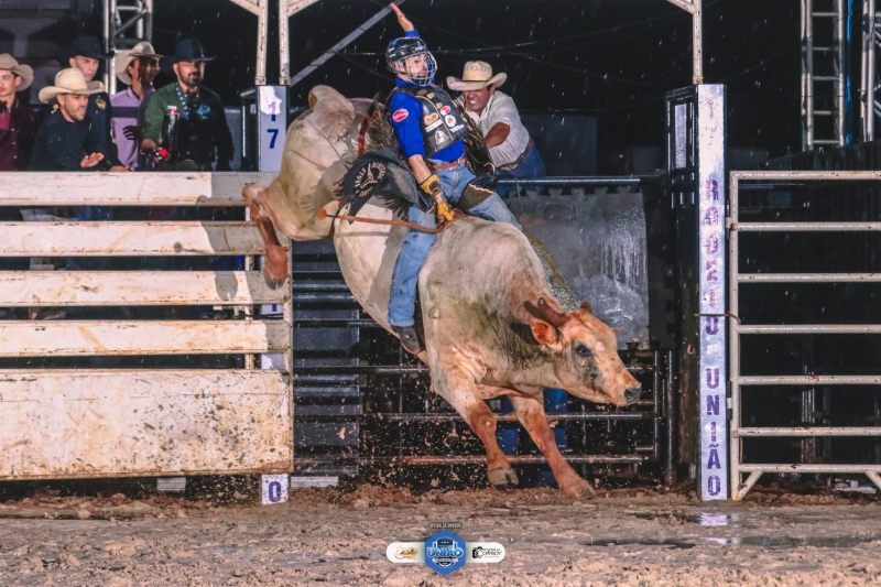 Primeira noite do 17º Rodeio União reúne grande público
