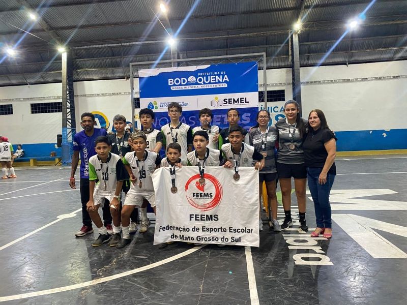 Escola Dóris Mendes Trindade vai ao pódio do Circuito de Futsal FEEMS