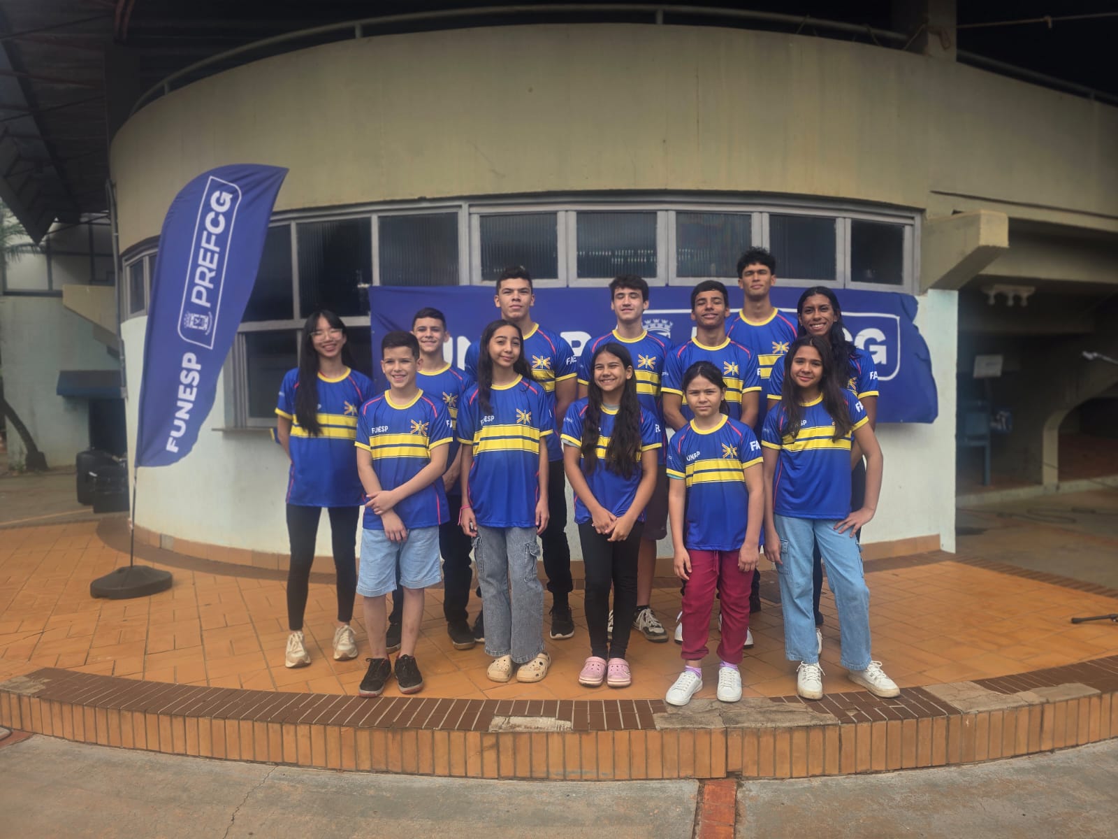 Entrega de camisetas do Auxílio-Atleta reúne esportistas e paradesportistas