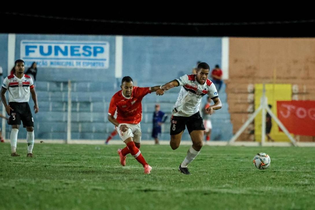 Taveirópolis vence de virada e complica vida do Comercial na Série B Estadual