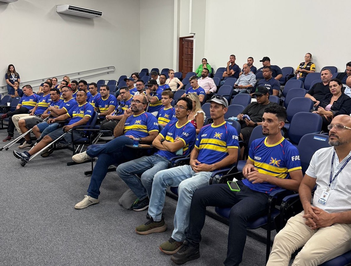 Prefeitura realiza entrega de camisetas para atletas contemplados com o Auxílio-Atleta