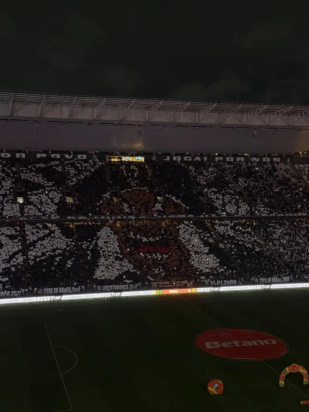 Corinthians e Vasco empatam no primeiro jogo da decisão da Copa do Brasil