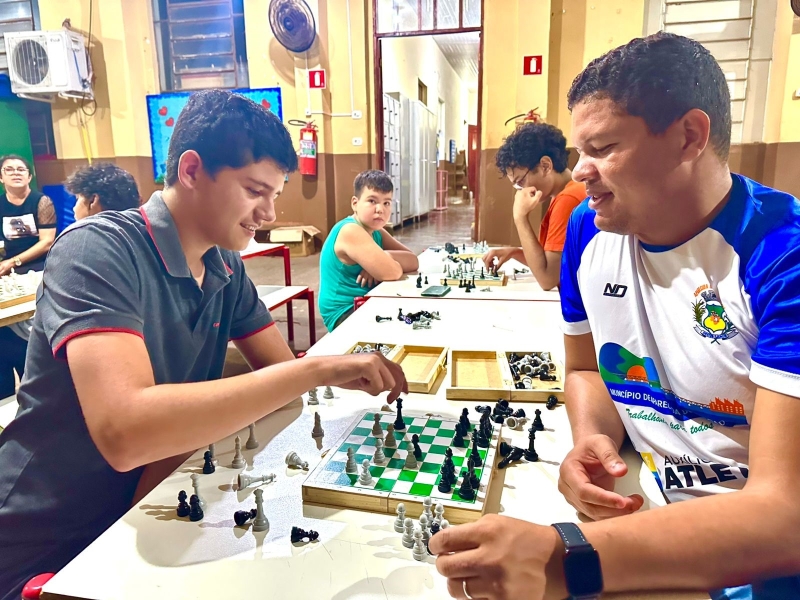 Xadrez gratuito promove aprendizado, disciplina e inclusão em Aparecida do Taboado
