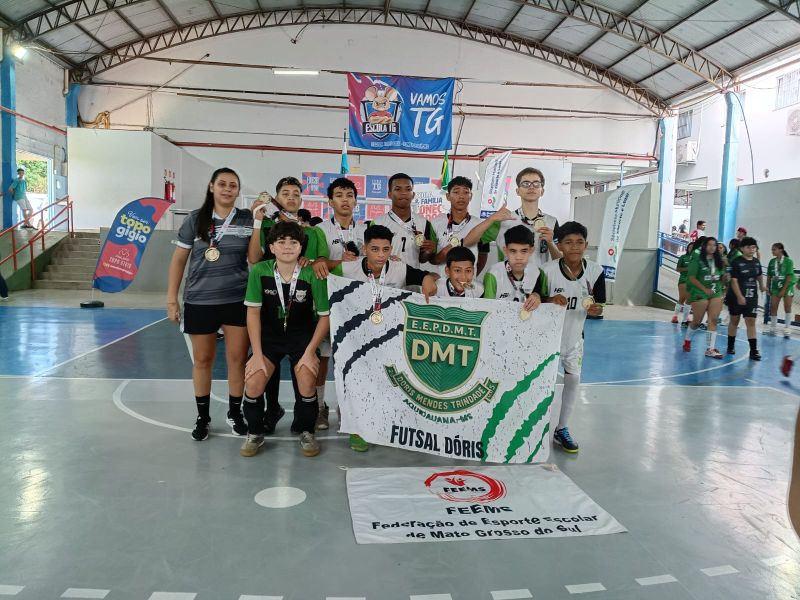 Escola Profª Dóris Mendes Trindade é campeã da 1ª etapa do Circuito FEEMS de Futsal Escolar