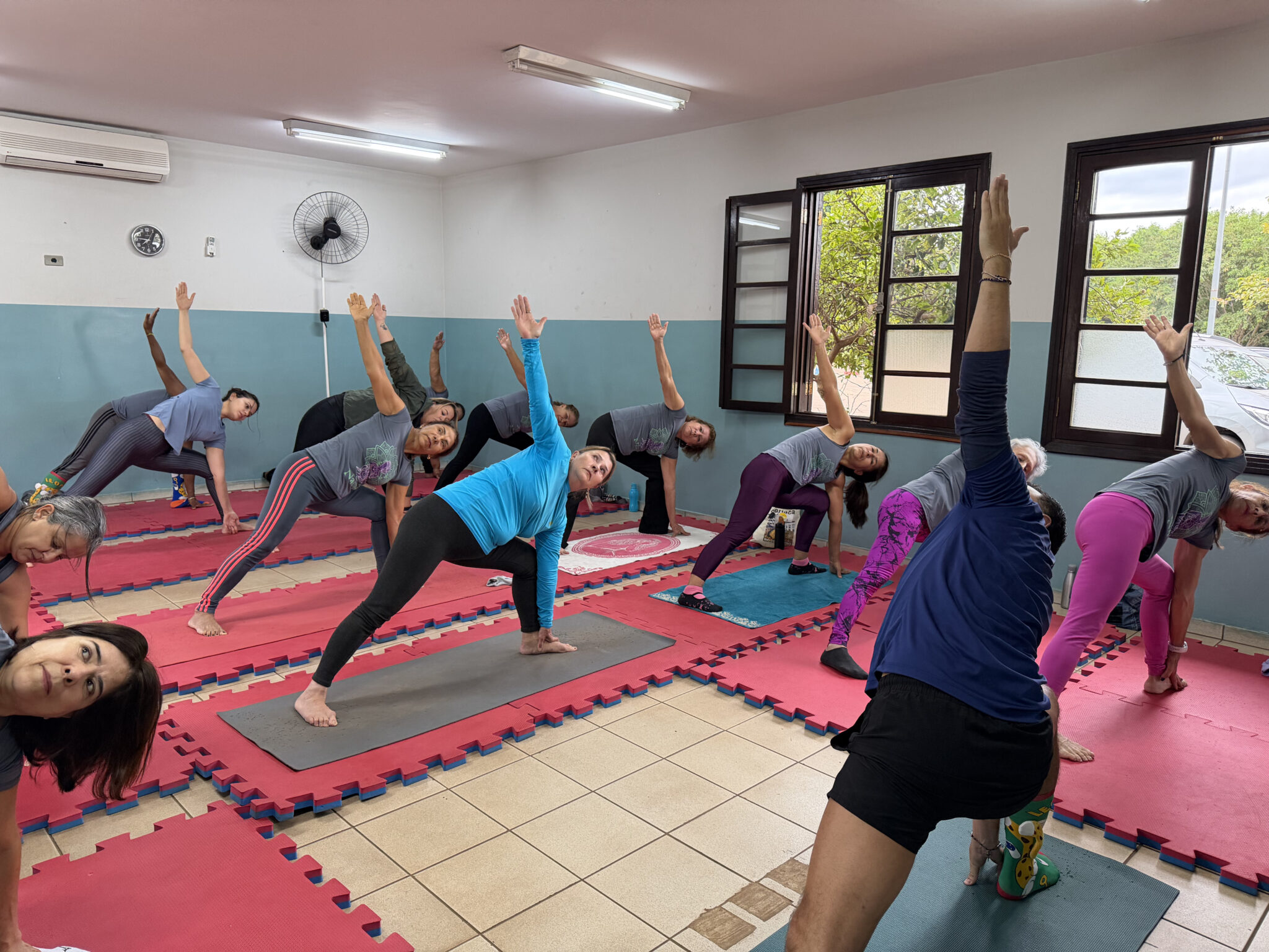 Aulas gratuitas de yoga promovem bem-estar à população
