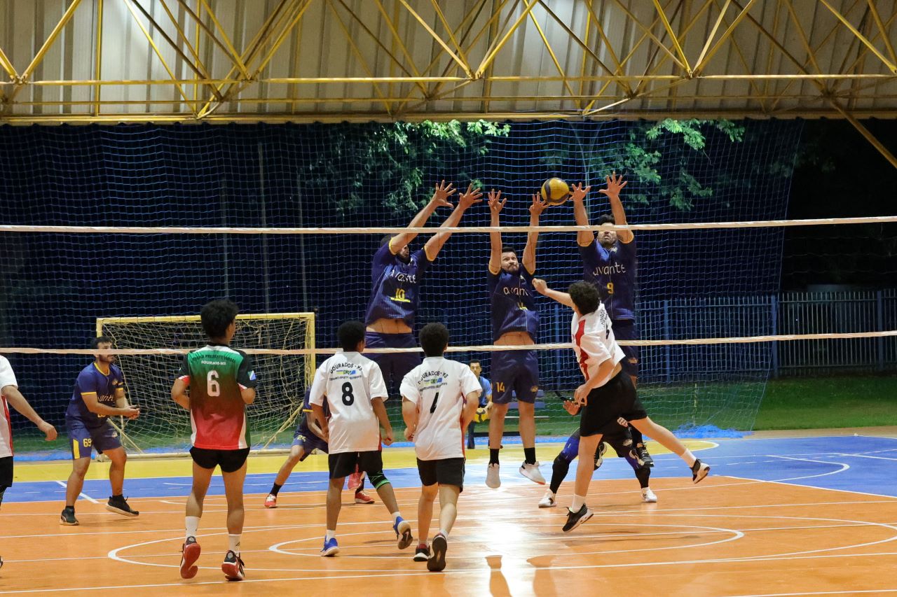 Promovidos pela Prefeitura, por meio da Fundação de Esportes de Dourados, os JADs integram o calendário esportivo do município com disputas de vôlei, basquete, handebol, futsal e atletismo, nas categorias masculino e feminino
