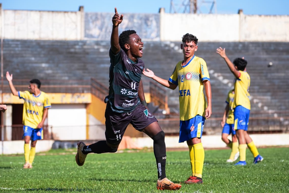FC Pantanal vence Instituto Aefa e fica...